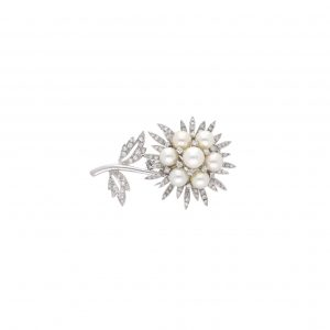 "Pearls & Diamonds" - Blütenbrosche 18 Karat Weißgold