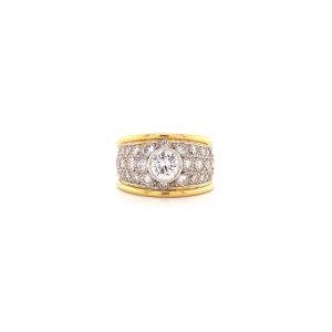 "Gold and white" -  Gelbgold Ring besetzt mit Diamanten
