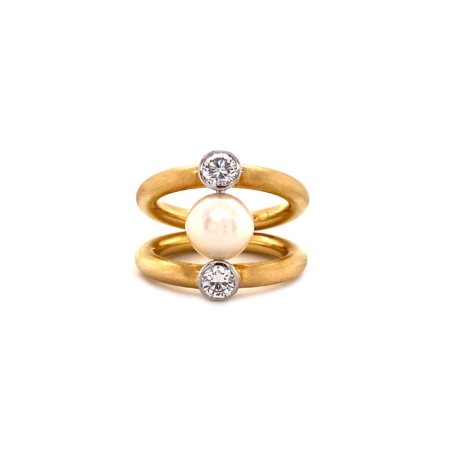 ''La Perla'' - 18 Karat Ring mit Diamanten und Perle