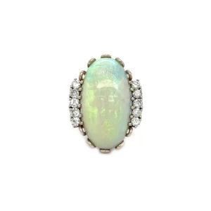 "Schimmernder Regenbogen" - Großer Opal Ring mit Brillanten