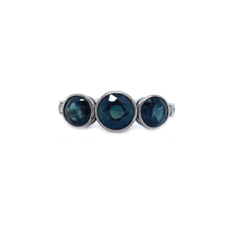 "Blaue Trilogie" - Antiker Ring mit Saphiren