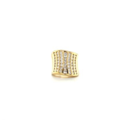 "Funkelndes Design" - Goldring mit Brillanten