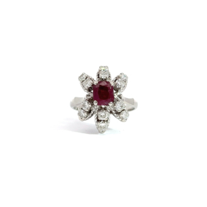 "Leuchtende Blüte" - Rubin Ring mit Brillanten
