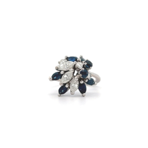 "Elegante Asymmetrie" - Ring mit Saphir