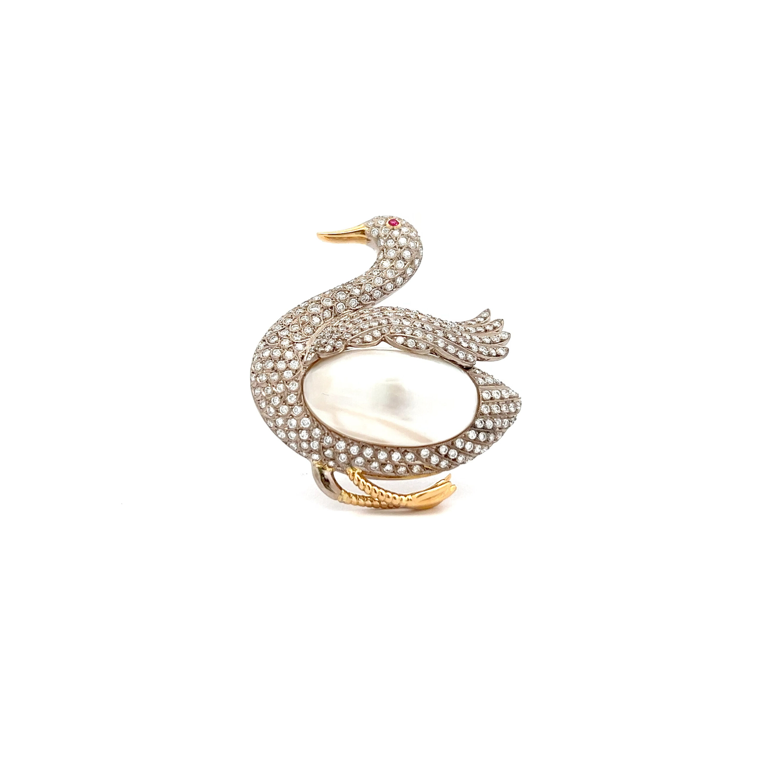 "Sparkling Swan" - Tiermotiv Brosche mit Perle und Diamanten