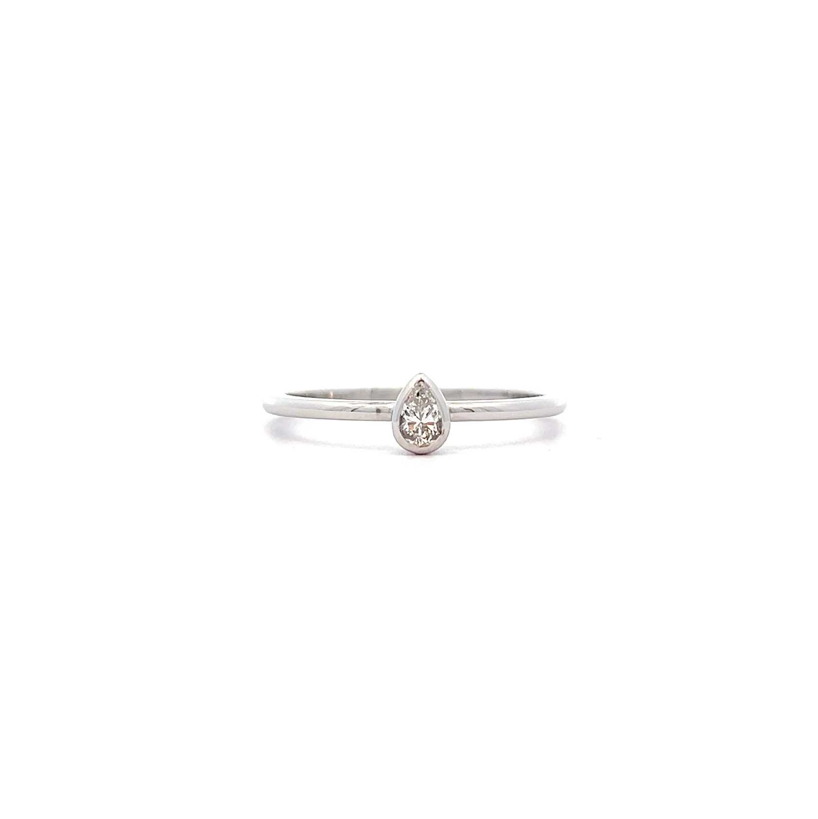 "Pear" - Filigraner Weißgold Diamantring 0.15 ct.