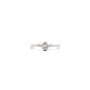 "Pear" - Filigraner 18 Karat Weißgold Diamantring 0.12 ct.