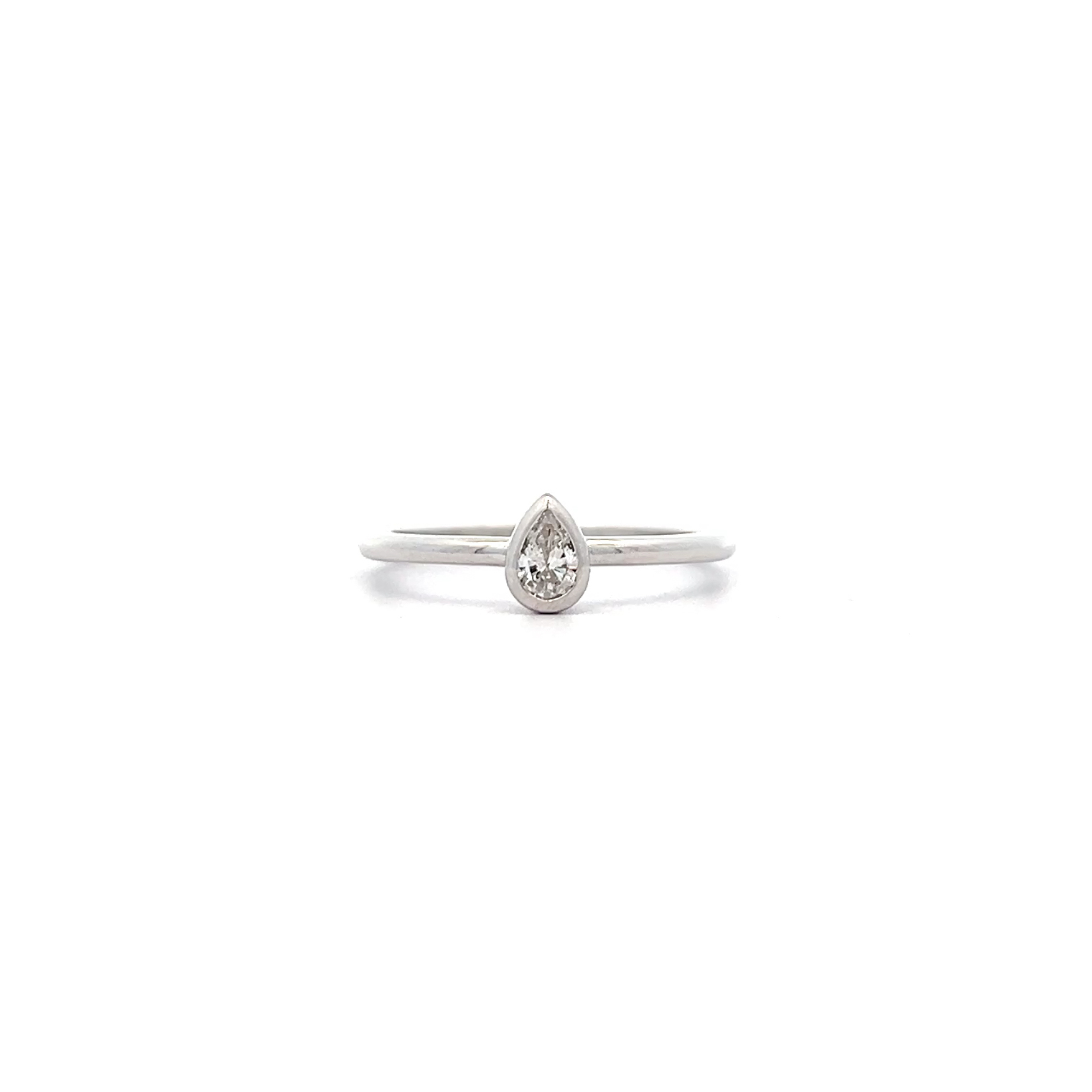 "Pear" - Filigraner Weißgold Diamantring 0.12 ct.