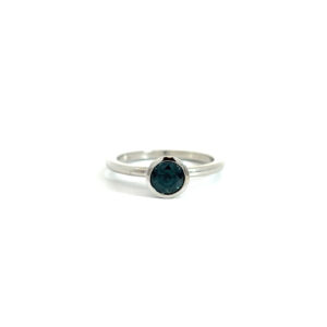 "Deep blue" - Saphir Solitär Ring 18 Karat Weißgold