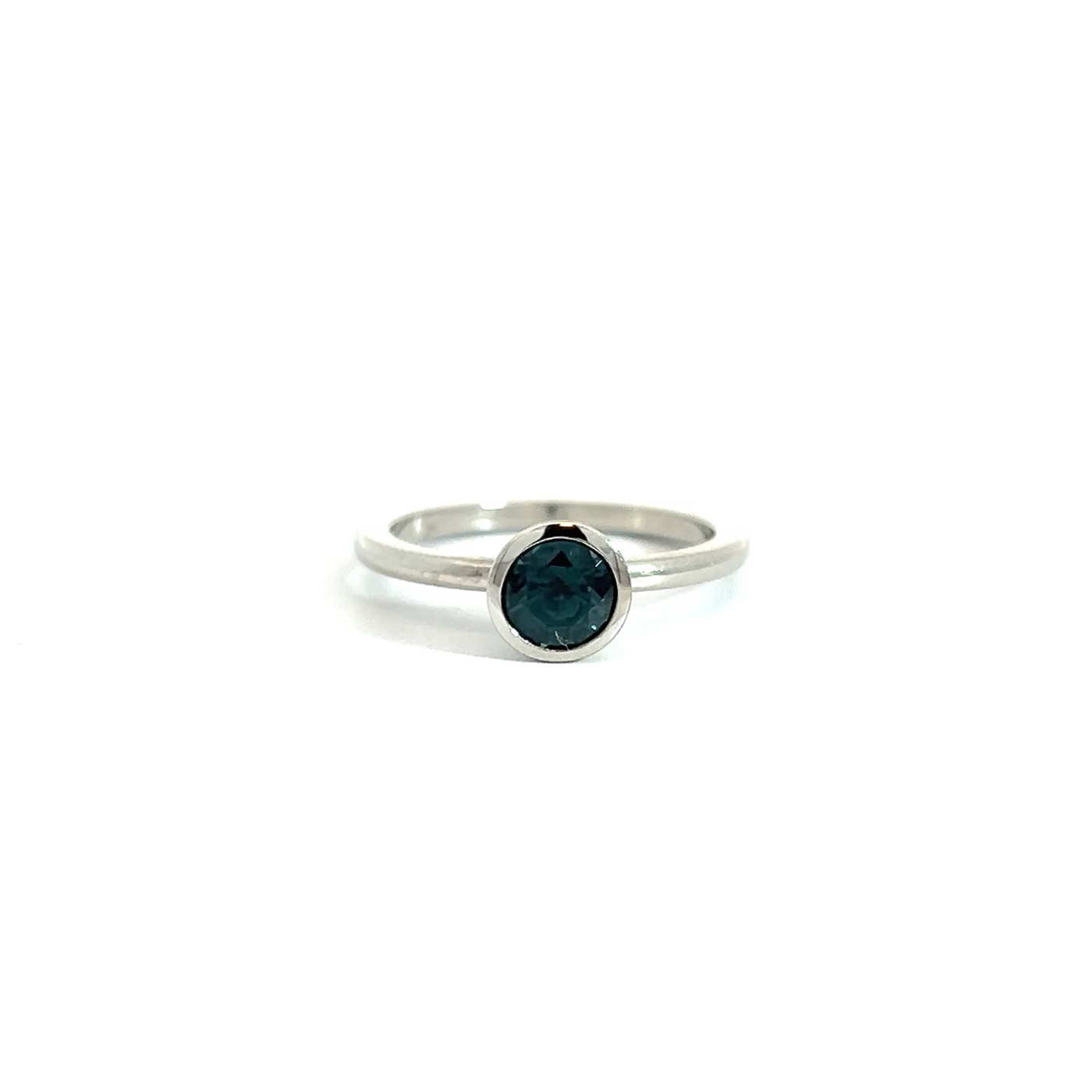 "Deep blue" - Saphir Solitär Ring 18 Karat Weißgold
