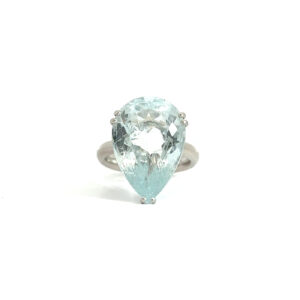 "Eisblaues Versprechen" - 18 Karat Weißgold Aquamarin Ring