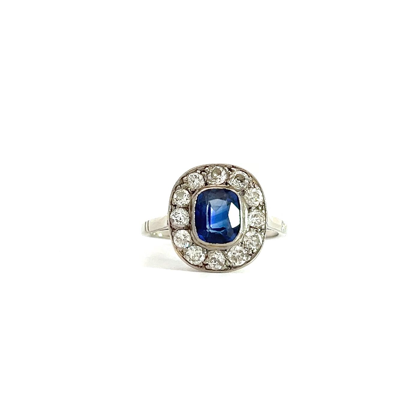 "Historic Saphir" - Entourage Ring in 14 Karat Weißgold