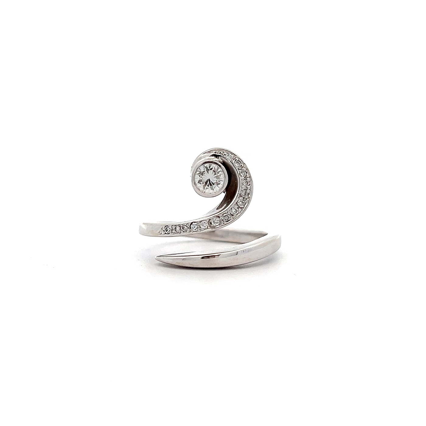 "Geschwungene Eleganz" - 14 Karat Weißgold Ring