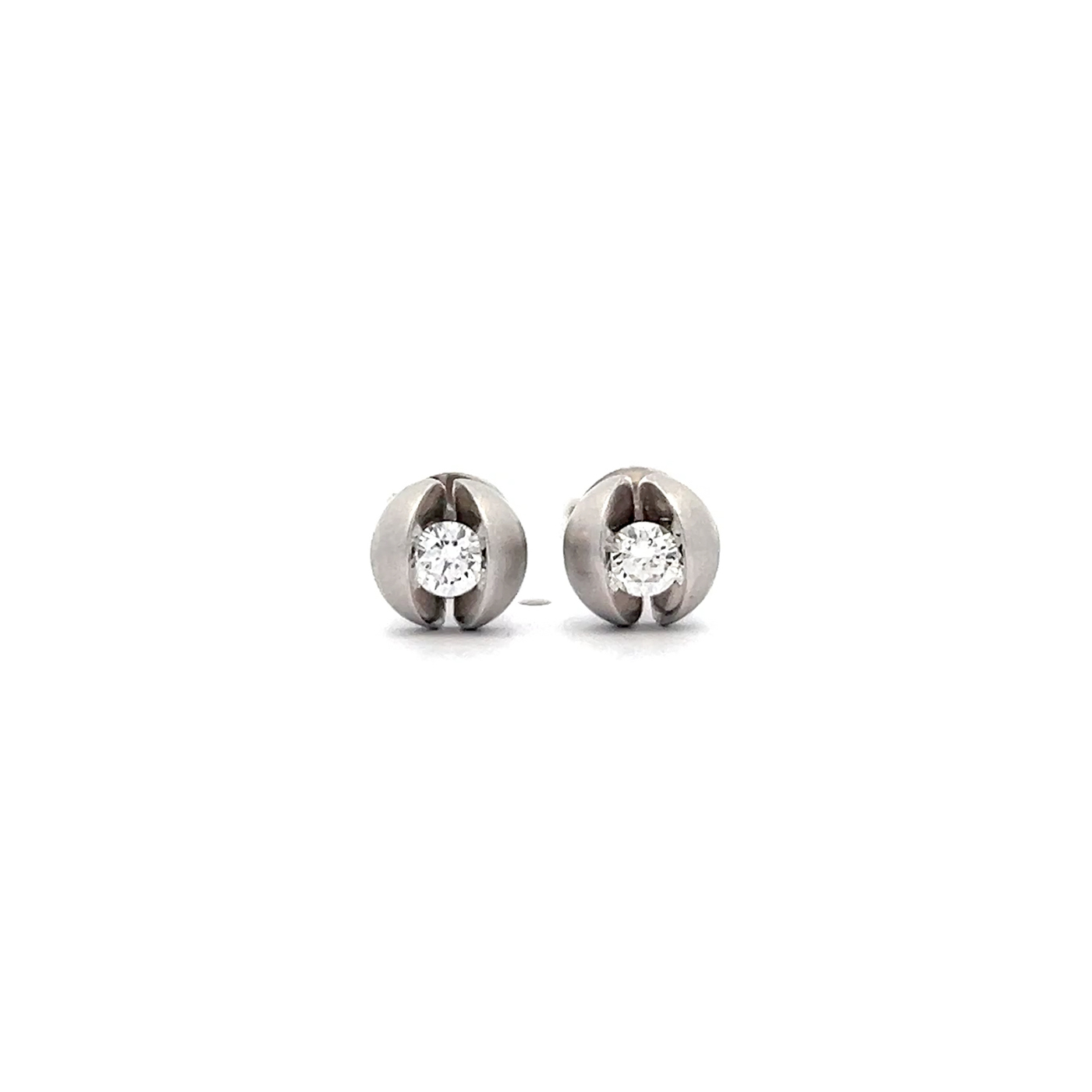 "Classic Sparkle" - 18 Karat Weißgold Ohrstecker mit Brillanten