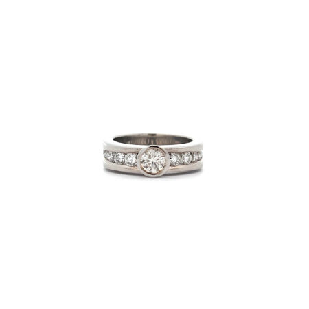 “Lumière Élégante” – Brillantring aus 18 Karat Weißgold mit insgesamt 1.32 ct.