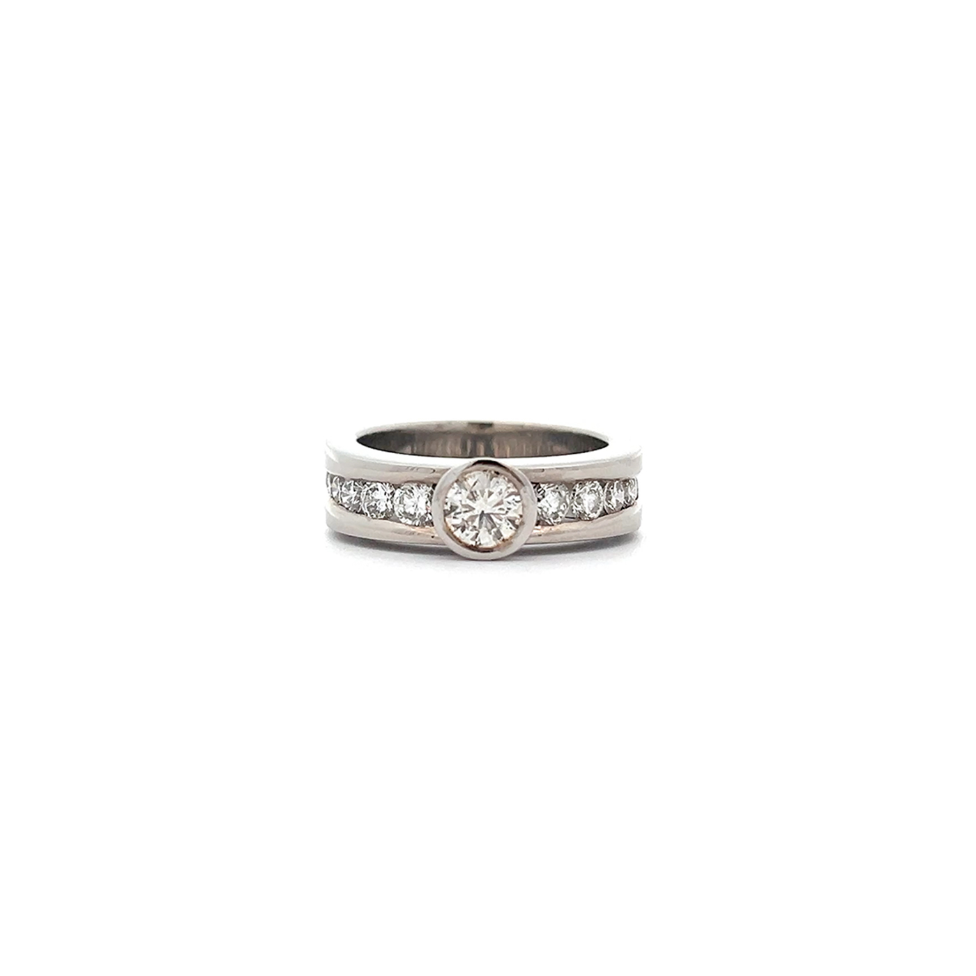 “Lumière Élégante” – Brillantring aus 18 Karat Weißgold mit insgesamt 1.32 ct.