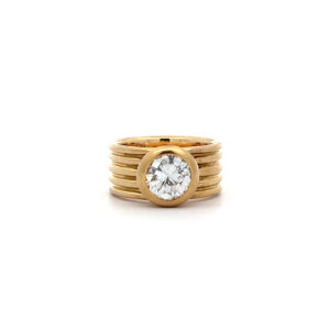 "On Top" - 18 Karat Gelbgold Bandring mit 1.10 ct.