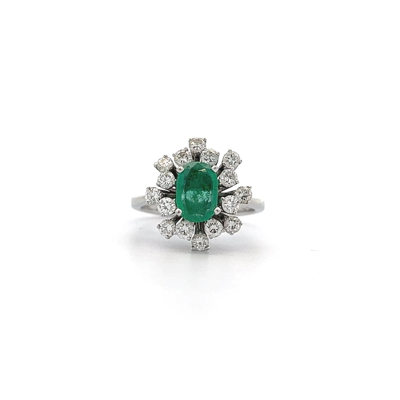 "Schöne Entourage" - Smaragd Ring in 18 Karat Weißgold