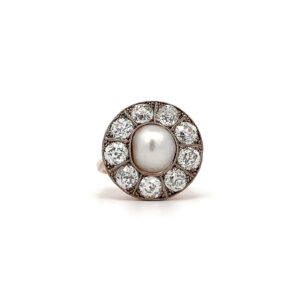 "A Pearl with Diamonds" - Historischer Ring mit Altschliff Diamanten und Perle