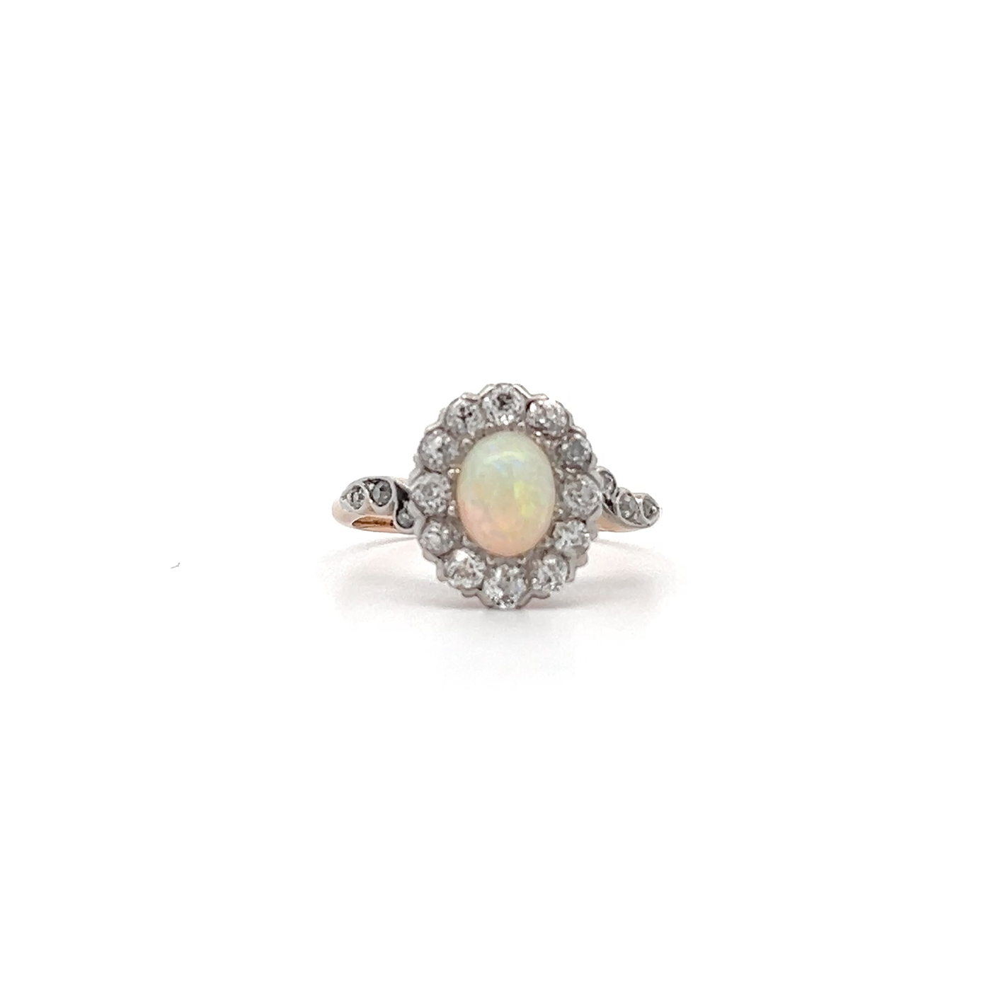 "Opal Entourage" - Antiker Ring 14 Karat Roségold mit Diamanten
