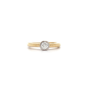 "Goldene Ewigkeit" - 18 Karat Gelbgold Ring mit einem Brillant
