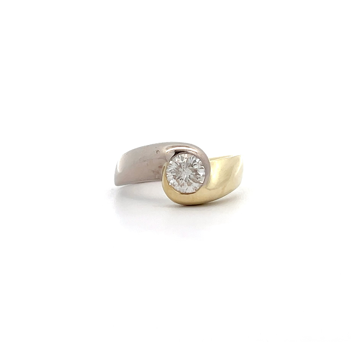 "Eternal Harmony“ – Brillantring in 14 Karat Gold Bicolor