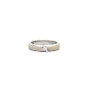 "Strahlender Begleiter" - 14 Karat mattierter Weißgold Ring