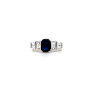 "Nachtglanz" - 18 Karat Gelbgold Ring mit einem Saphir