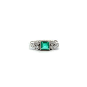"Grünes Zentrum" - Antiker Platin Ring mit Smaragd und Diamanten