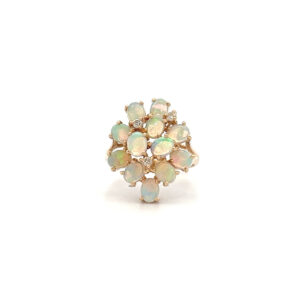 "Regenbogenglanz" - 14 Karat Vintage Ring in Gelbgold mit Opalen