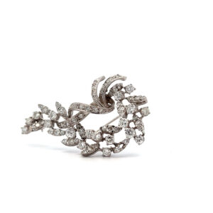"Eisblüten Reigen" - 14 Karat Brosche mit Diamanten