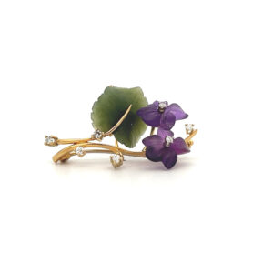 "Veilchenzauber" - Feine Brosche aus 18 Karat Gelbgold mit Amethyst & Diamanten