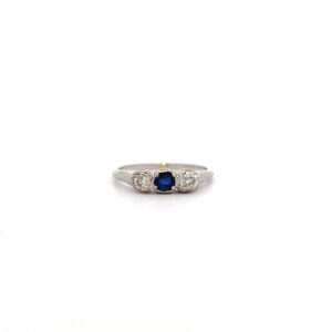 "Antique Majesty" - Antiker Ring in 18 Karat Weißgold
