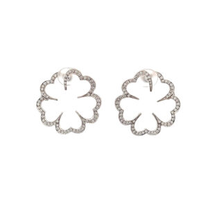 "Sparkling Lucky Clovers" - Moderne Ohrhänger in 18 Karat Weißgold