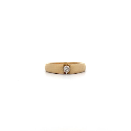 "Goldene Anmut" - Moderner Ring in mattiertem 18 Karat Gelbgold