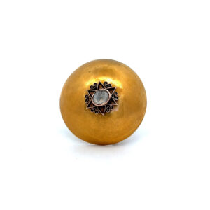 "Pure Rose" - Antike Brosche mit einer funkelnden Diamantrose in 14 Karat Gelbgold