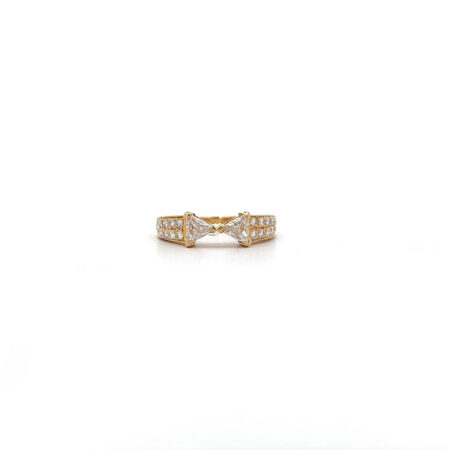 "Schimmernde Schleife" - Moderner Ring in 18 Karat Gelbgold