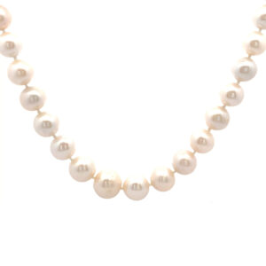 "Just Pearls" - Vintage Perlenkette im Verlauf