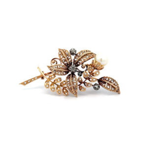 "Blütenpoesie" - Vintage Blütenbrosche in 18 Karat Gelbgold
