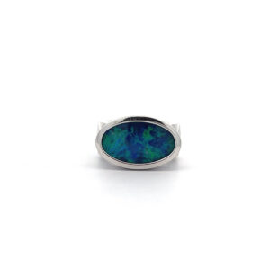 "Himmelsopal" - Vintage Ring mit einem blauen Opal in 18 Karat Weißgold
