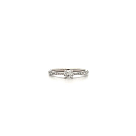 "Hochfeines Weiß" - Moderner Ring in 18kt Weißgold mit Brillant