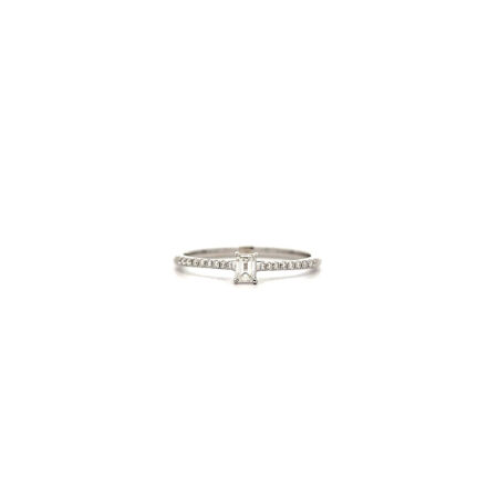 "Lovely Emerald" - Moderner Ring in 18kt Weißgold mit Diamanten