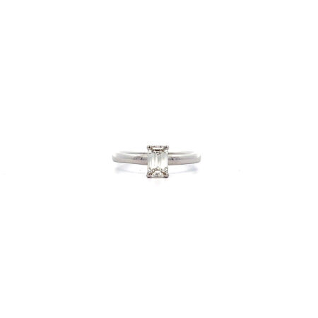 "Light of Love" - Moderner Ring mit einem funkelnden Emerald Cut in 18 Karat Weißgold
