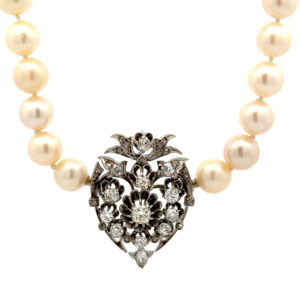 "Pearls & Déco" - Antiker Anhänger mit Perlenkette