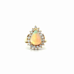 "Opalglanz" - Vintage Ring mit einem Opal in 18 Karat Gelbgold