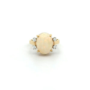 "Rainbow Glow" - Vintage Ring mit einem Opal in 18 Karat Gelbgold