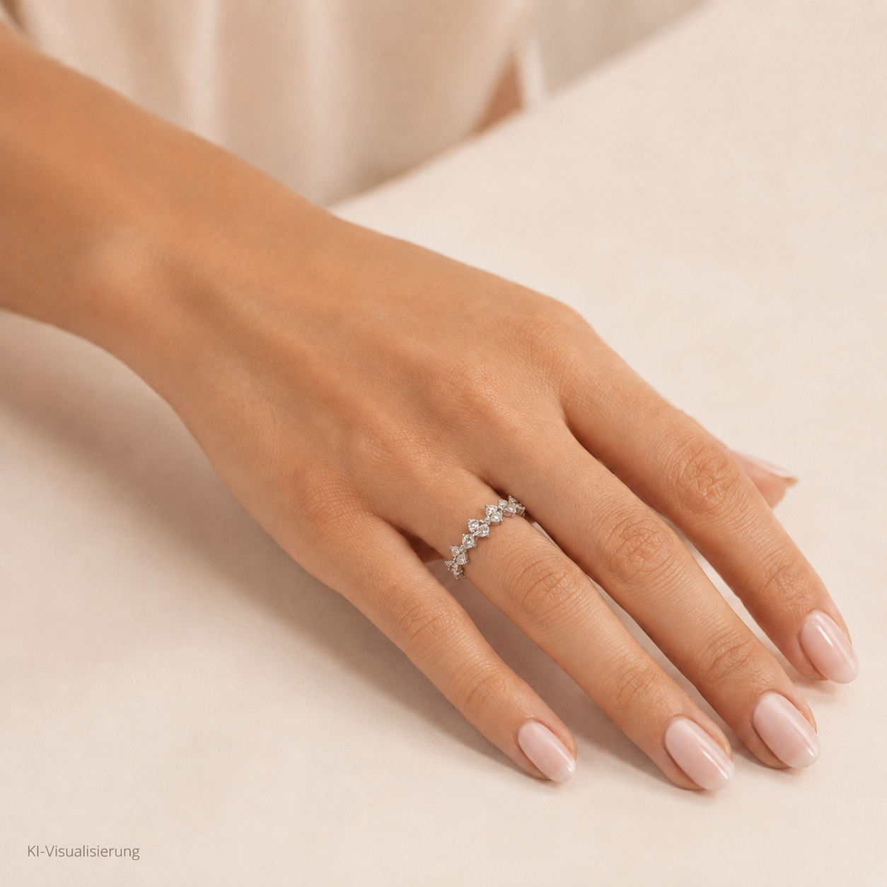 "Drops of Love" - Moderner Ring in 18kt Weißgold mit Tropfen Diamanten