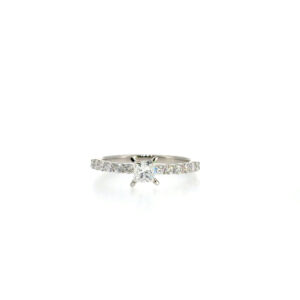 "Modern Princess" - Moderner Ring Diamant im Princess Cut 0.36ct. 18 Karat Weißgold