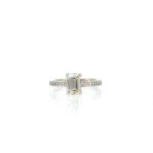 "One Moment" - Moderner Ring mit Diamant Emerald Cut 1.50ct. in 18 Karat Weißgold