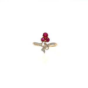 "Antique pink" - Antiker Ring in 14kt Gelbgold mit Rubinen & Diamantrosen